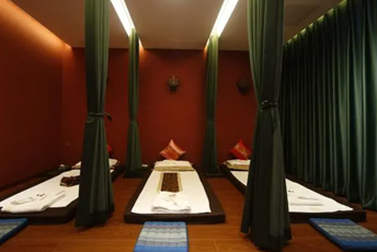 三亚泰式按摩的被动瑜伽：当身体被折叠成诗